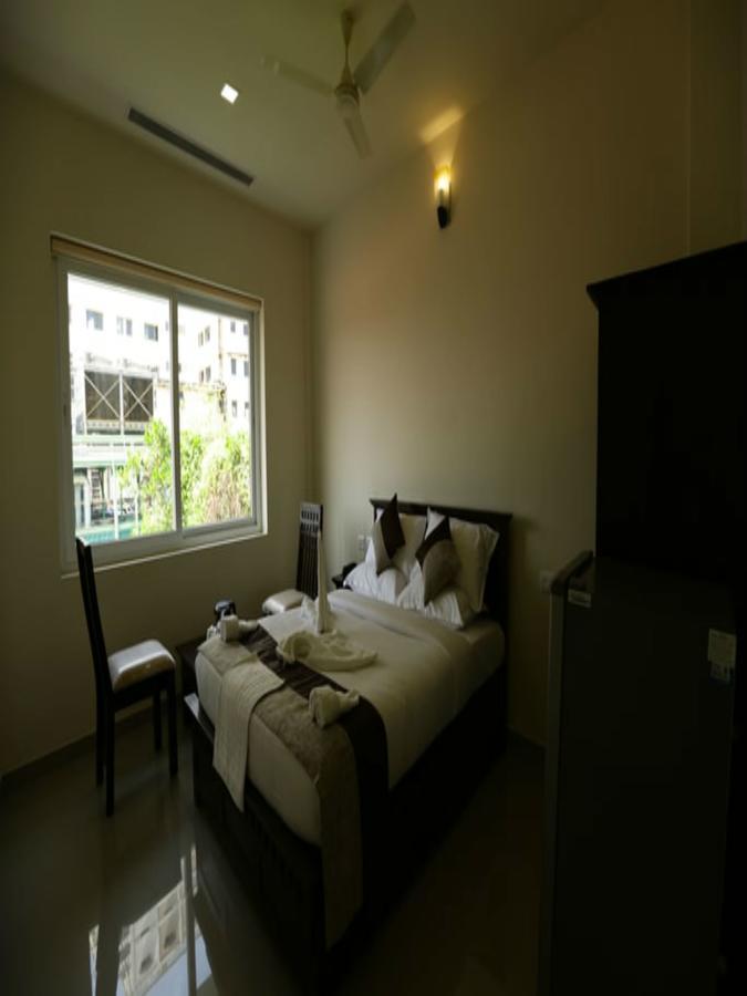 Hotel Le Noor Kochi Esterno foto